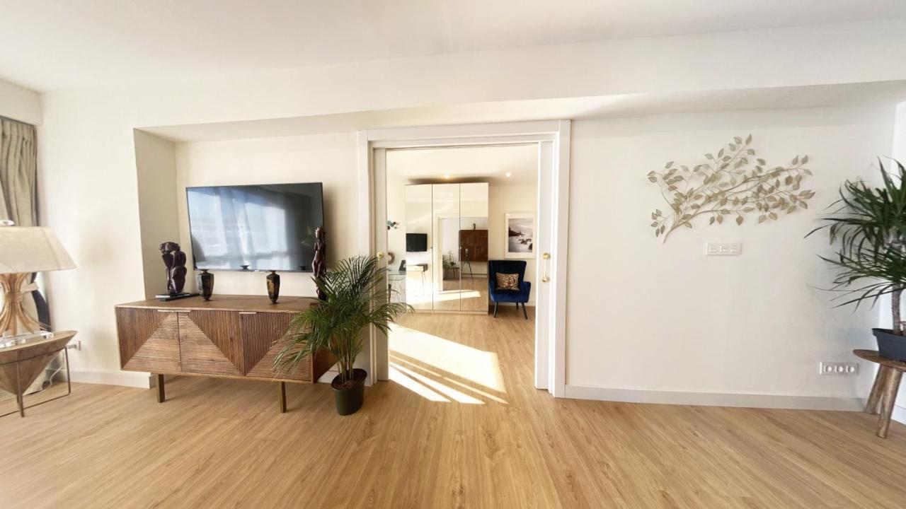 Miramar Luxurious Flat, 3 Double Rooms, Free Parking, Terrace, Completely New Сан Себастиан Екстериор снимка