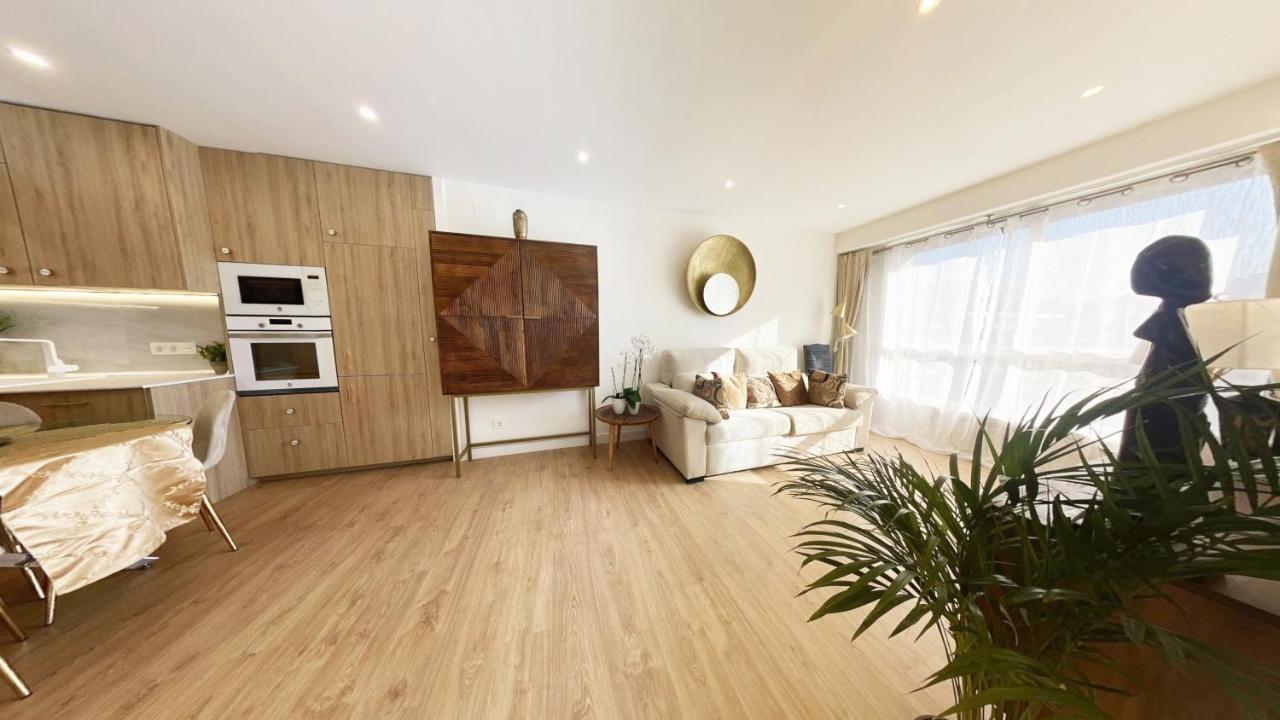 Miramar Luxurious Flat, 3 Double Rooms, Free Parking, Terrace, Completely New Сан Себастиан Екстериор снимка