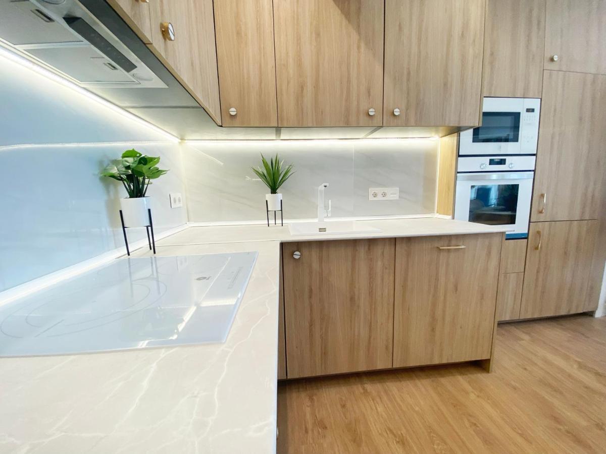 Miramar Luxurious Flat, 3 Double Rooms, Free Parking, Terrace, Completely New Сан Себастиан Екстериор снимка