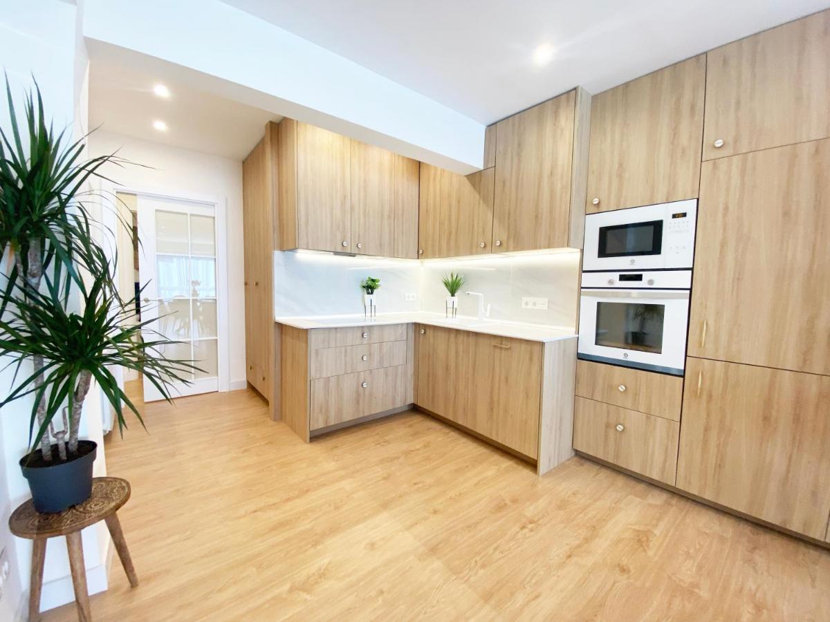 Miramar Luxurious Flat, 3 Double Rooms, Free Parking, Terrace, Completely New Сан Себастиан Екстериор снимка