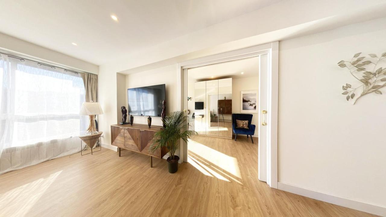 Miramar Luxurious Flat, 3 Double Rooms, Free Parking, Terrace, Completely New Сан Себастиан Екстериор снимка