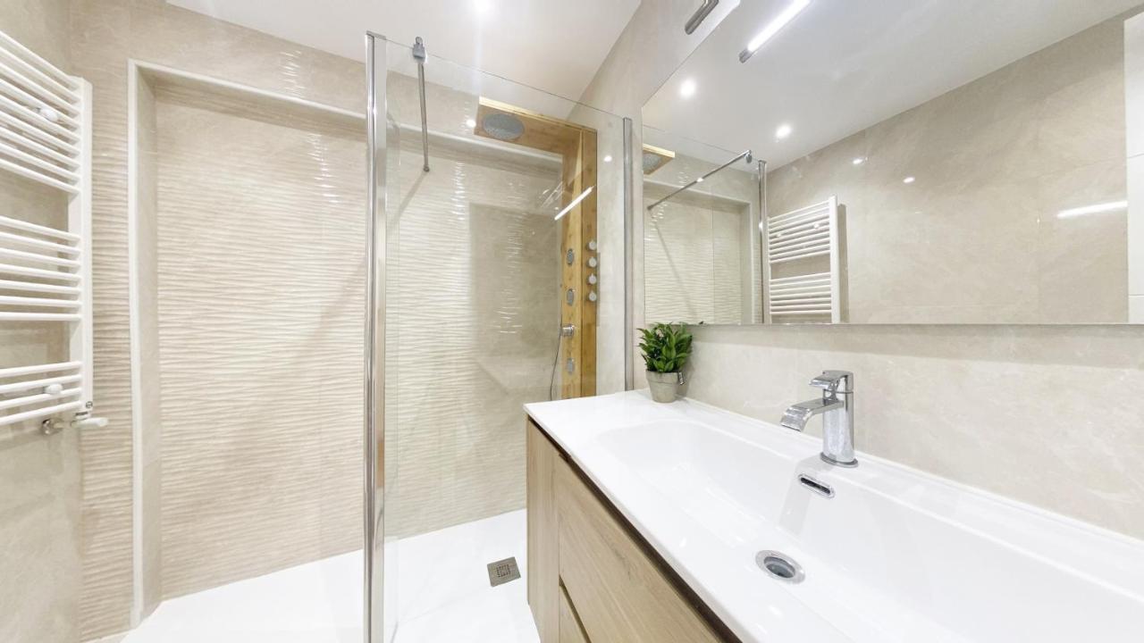 Miramar Luxurious Flat, 3 Double Rooms, Free Parking, Terrace, Completely New Сан Себастиан Екстериор снимка