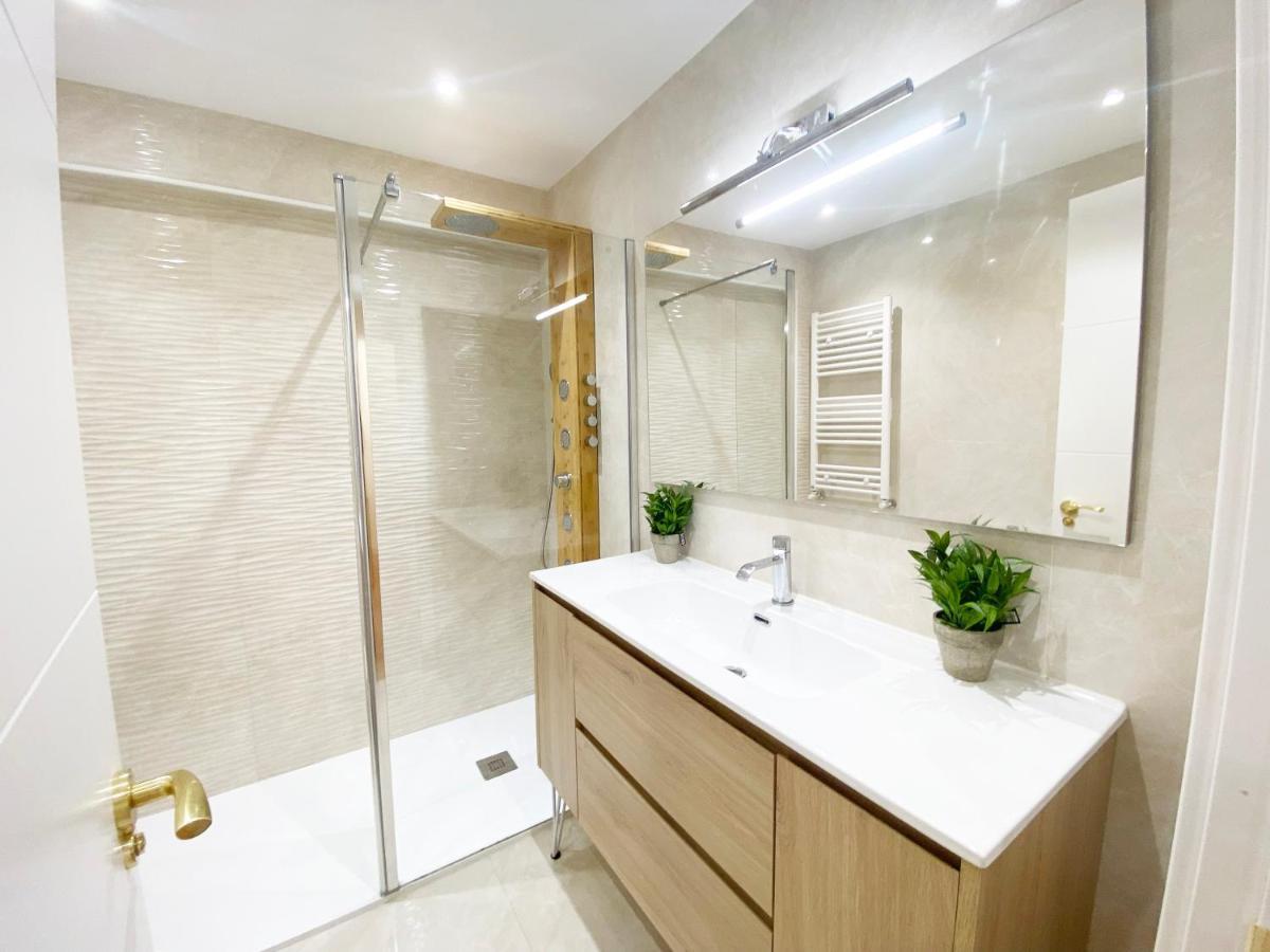 Miramar Luxurious Flat, 3 Double Rooms, Free Parking, Terrace, Completely New Сан Себастиан Екстериор снимка