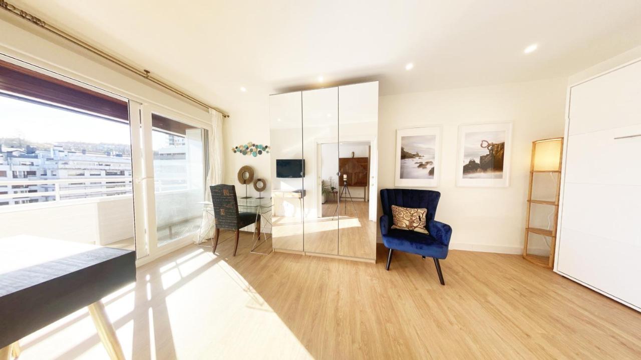 Miramar Luxurious Flat, 3 Double Rooms, Free Parking, Terrace, Completely New Сан Себастиан Екстериор снимка
