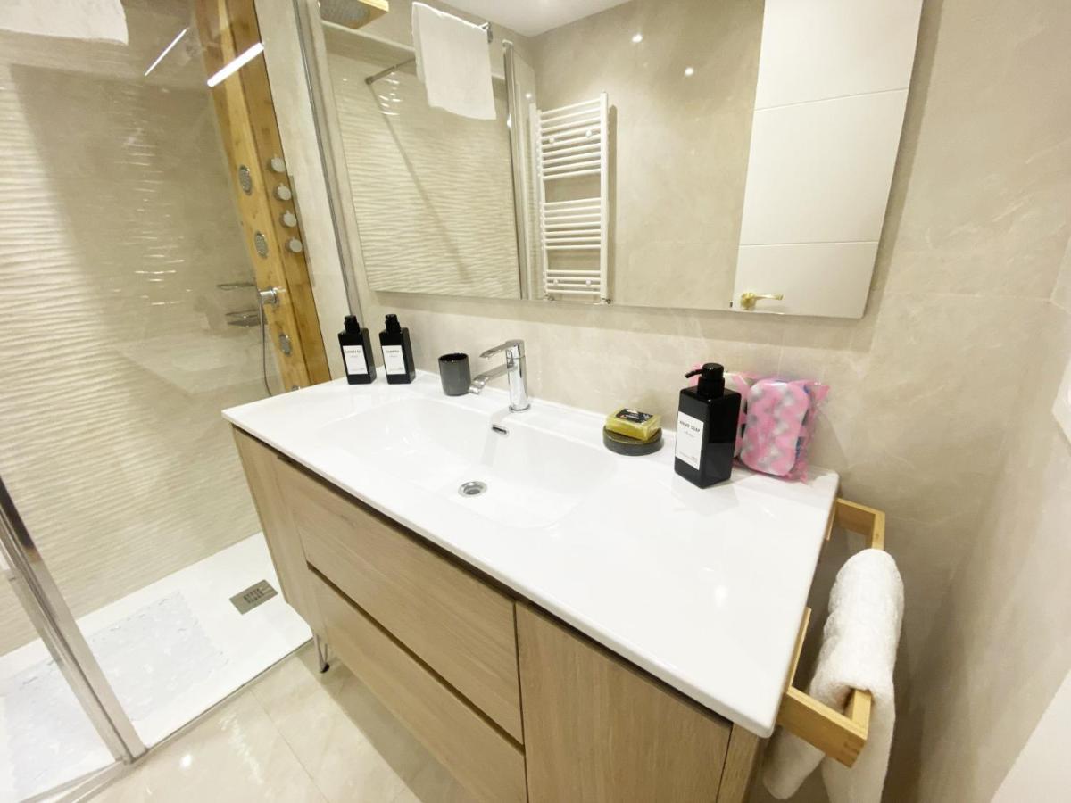 Miramar Luxurious Flat, 3 Double Rooms, Free Parking, Terrace, Completely New Сан Себастиан Екстериор снимка